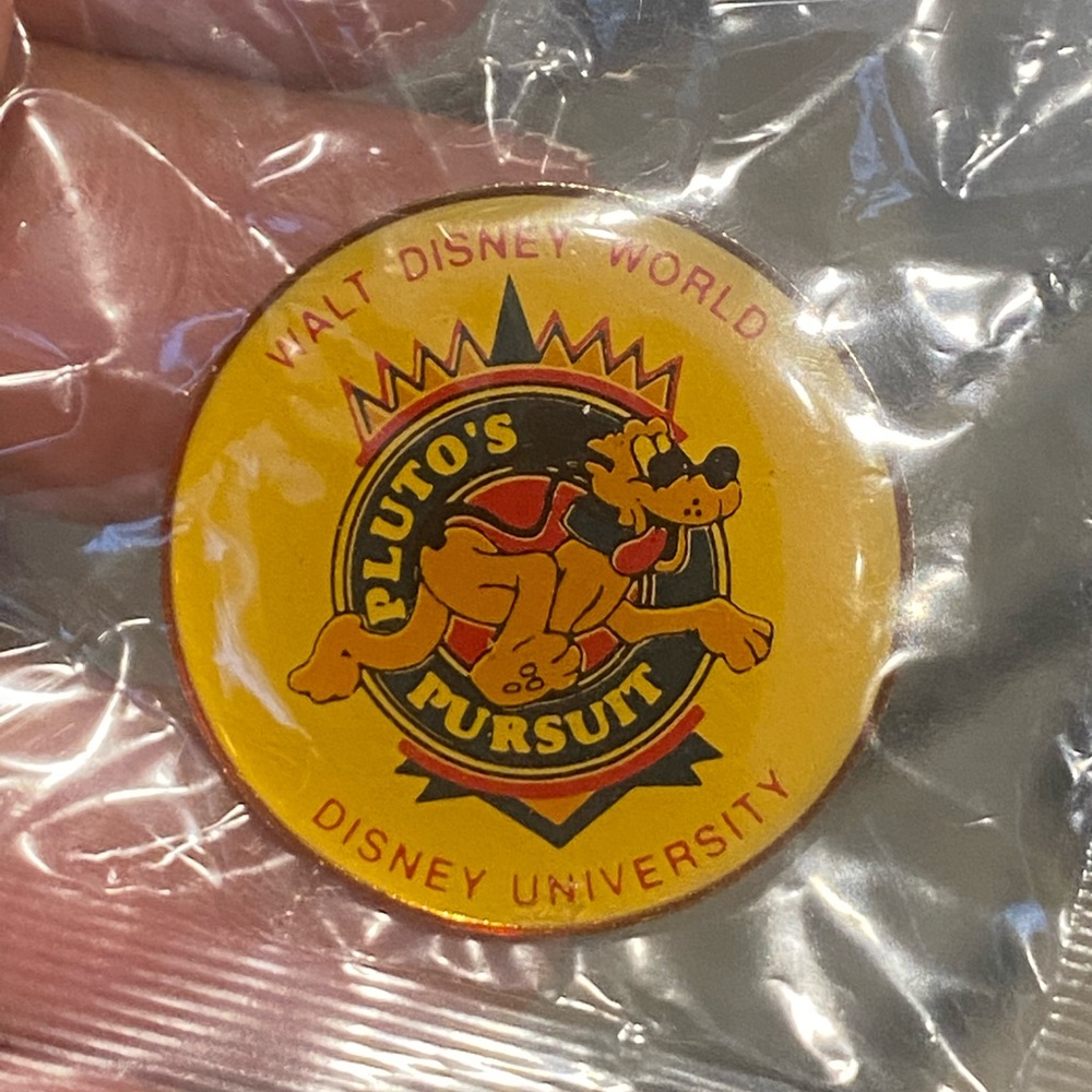 Vintage Disney Pluto’s Pursuit University Pin